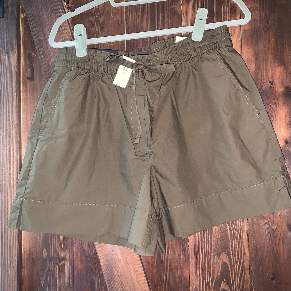 NWT Banana Republic M High Rise Chino Shorts Color Olive Green Khaki Womens $50